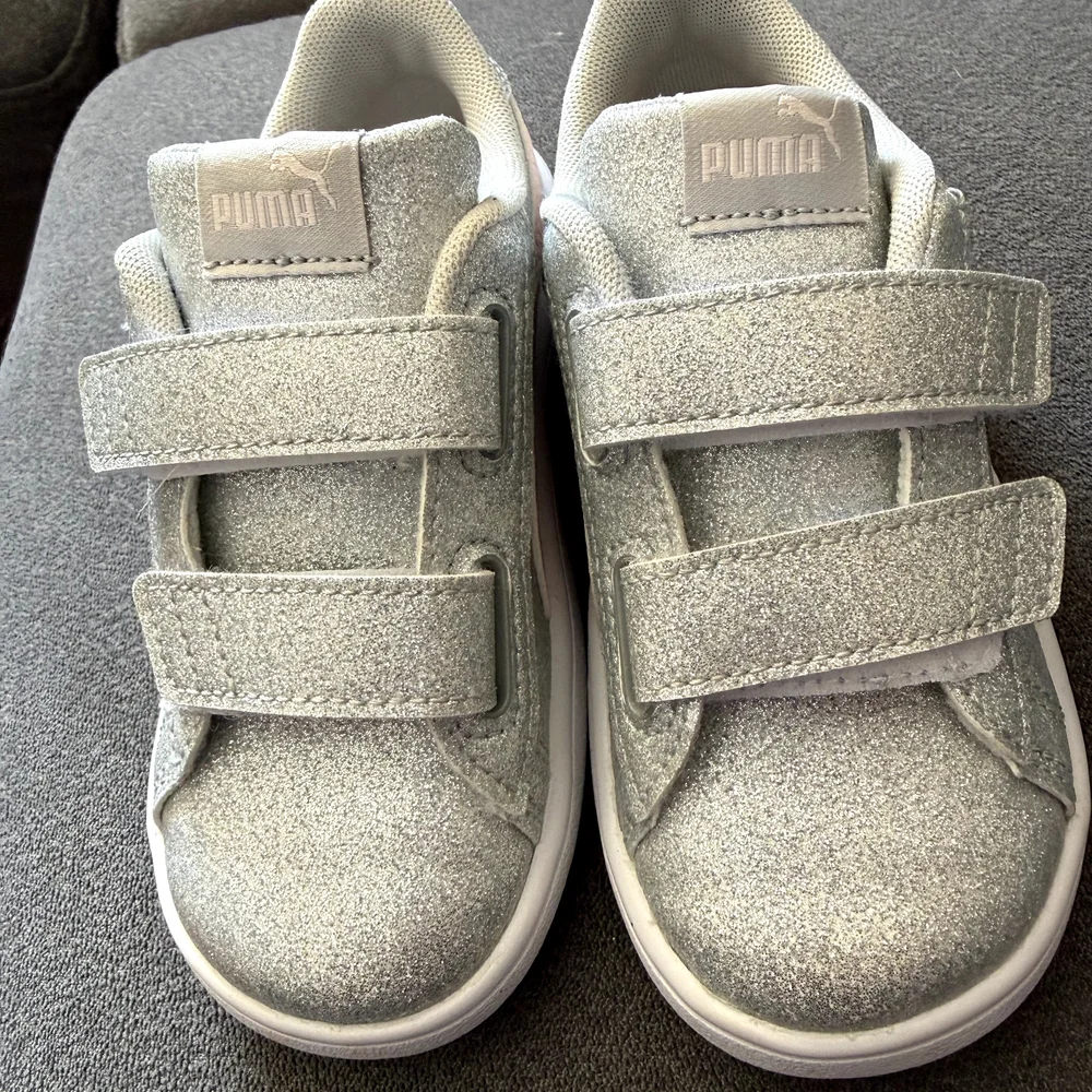 Puma Kids Silver Glitter Hook-and-Loop Sneakers - Picture 2 of 3